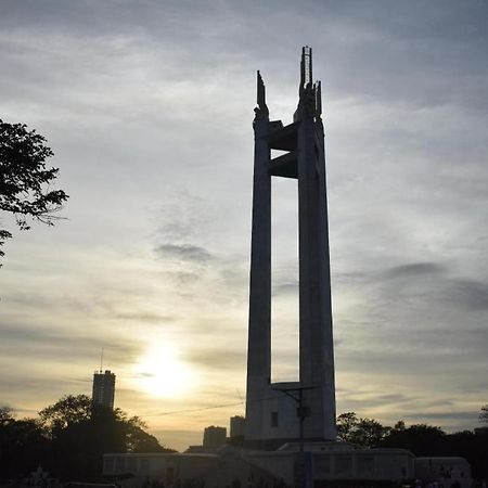 Royale Parc Inn & Suites Quezon City Zewnętrze zdjęcie