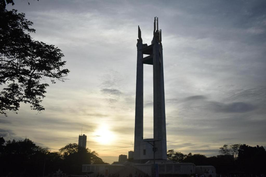 Royale Parc Inn & Suites Quezon City Zewnętrze zdjęcie